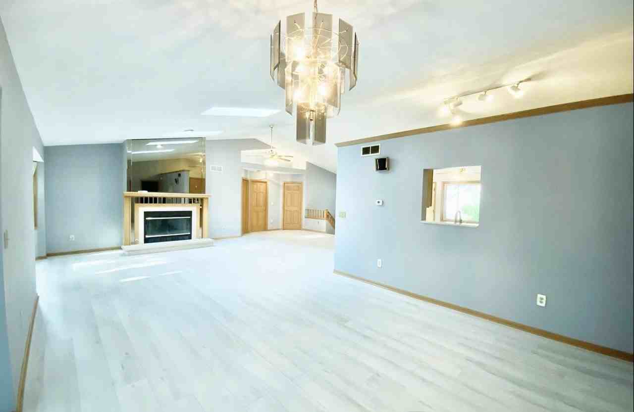 3121 Carefree Dr - Photo 5 of 29