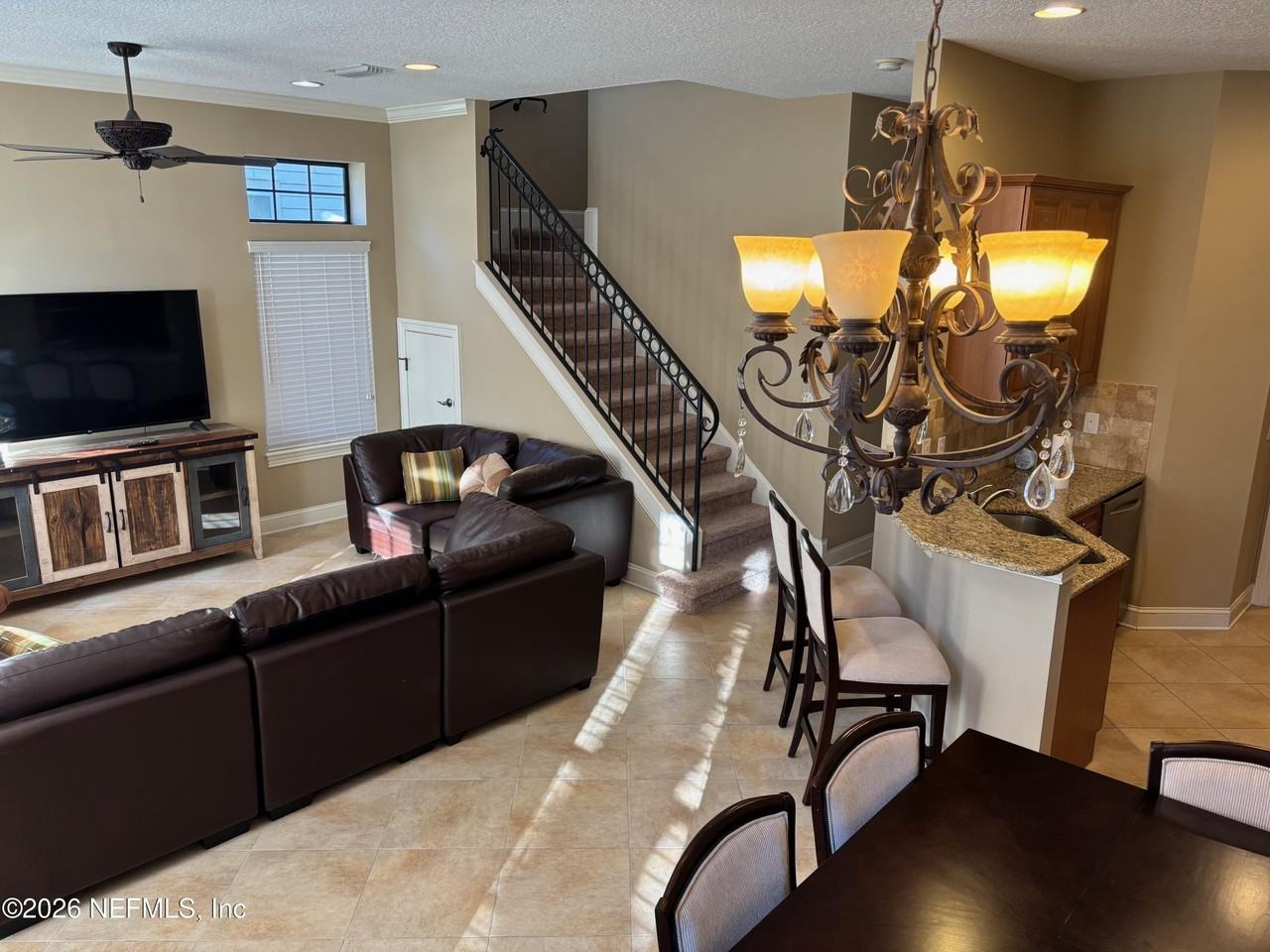 1962 N Loop Pkwy - Photo 3 of 15