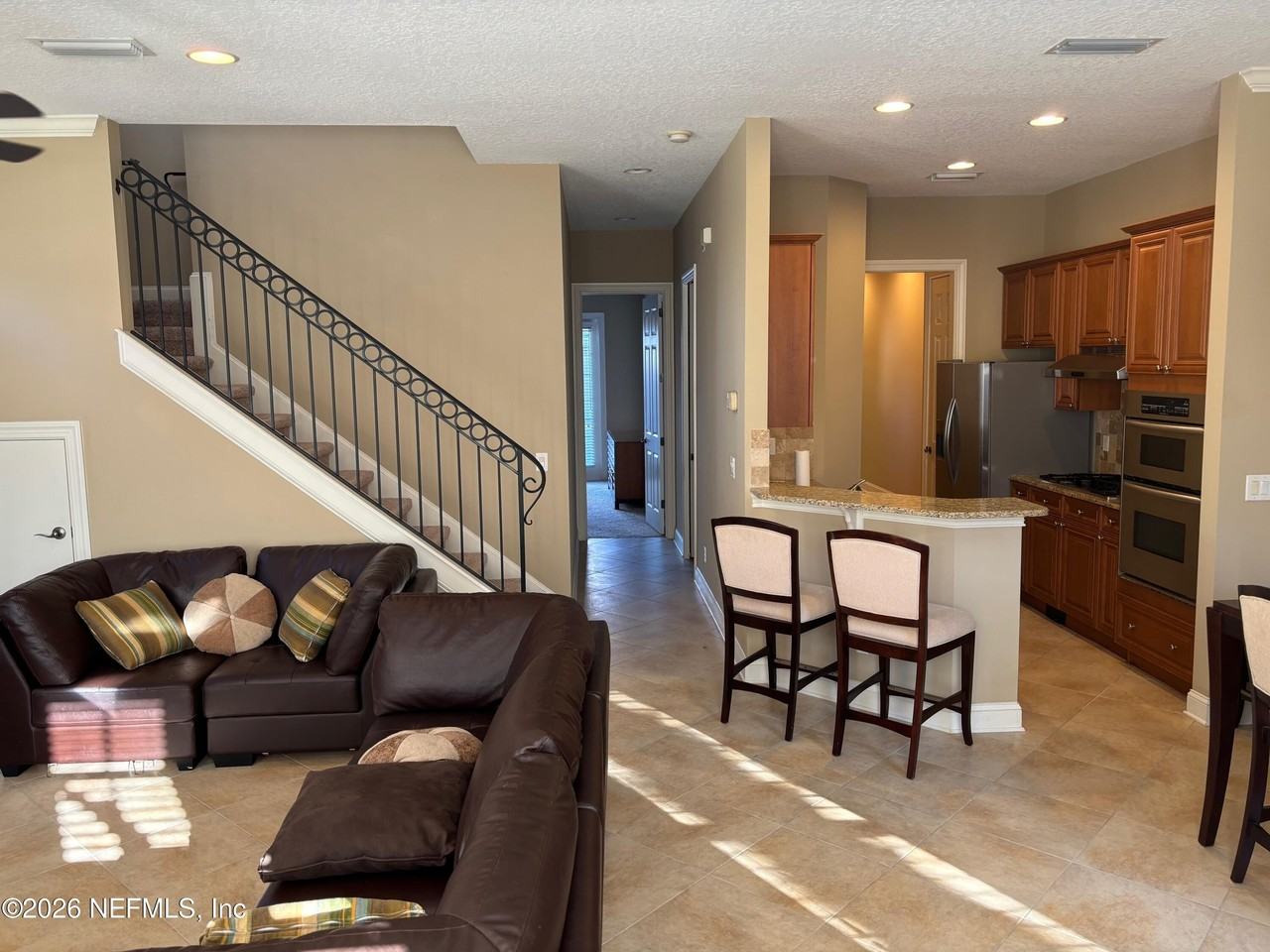 1962 N Loop Pkwy - Photo 4 of 15