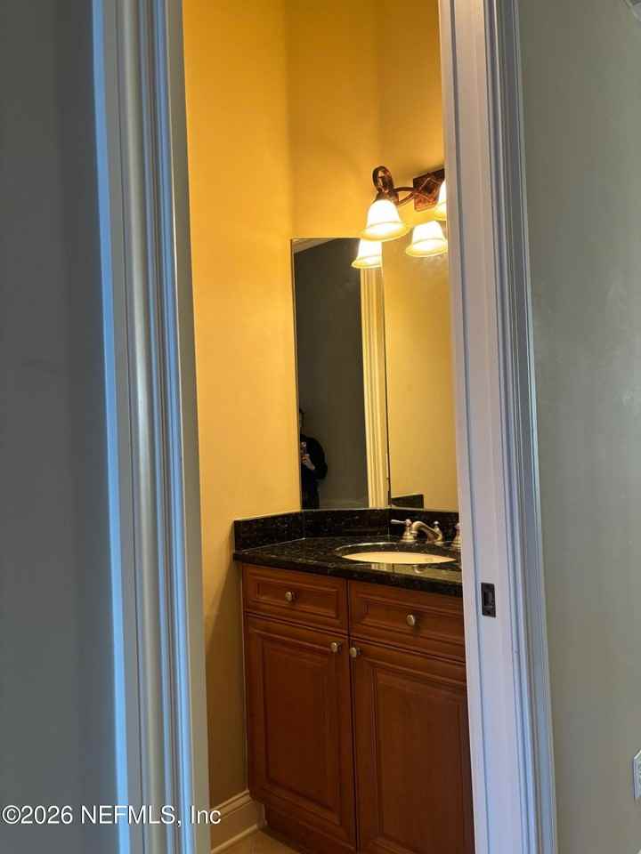 1962 N Loop Pkwy - Photo 7 of 15