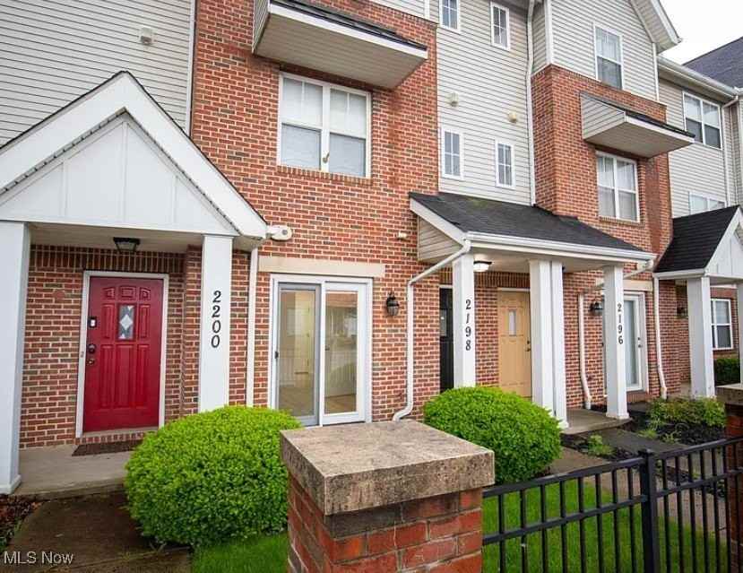 2198 Noble Rd - Photo 4 of 33