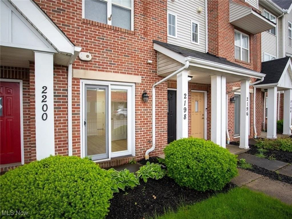 2198 Noble Rd - Photo 5 of 33