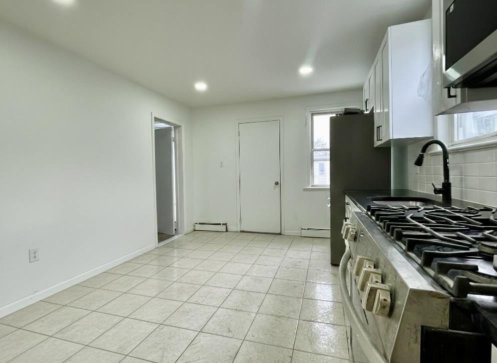 158 Seaview Ave #2 - Photo 3 of 18