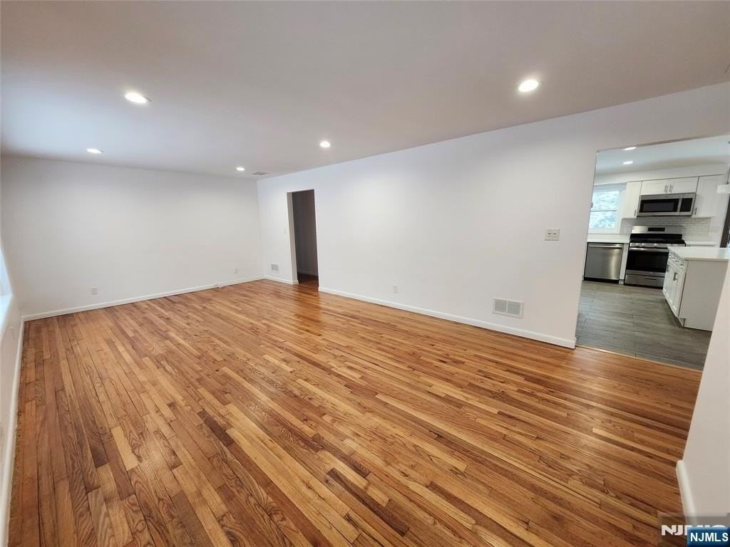 22 Tenakill St - Photo 3 of 15