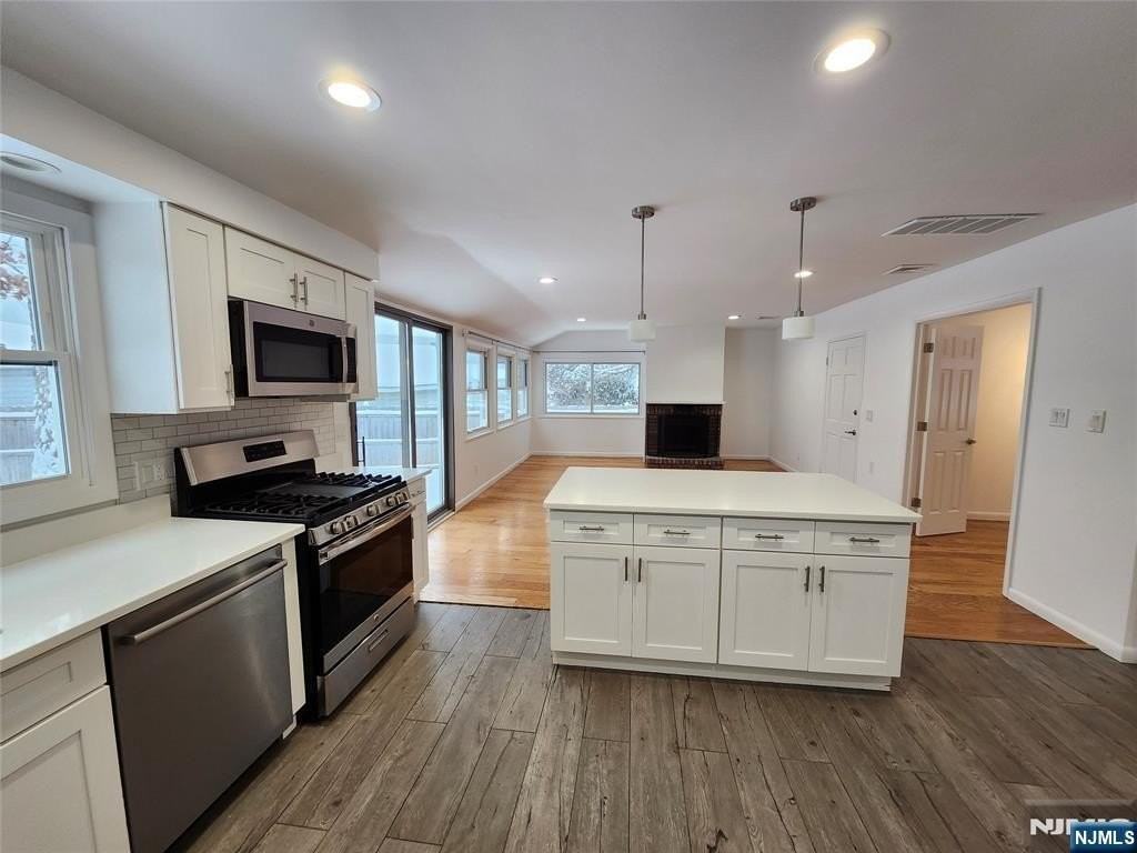 22 Tenakill St - Photo 5 of 15