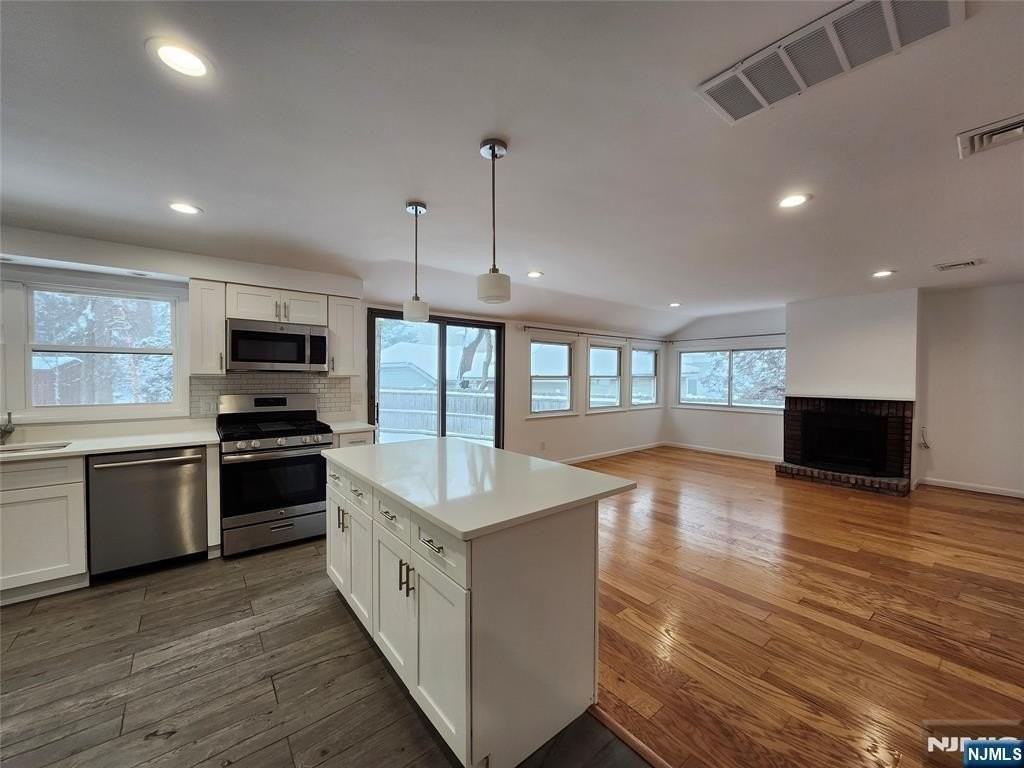 22 Tenakill St - Photo 6 of 15