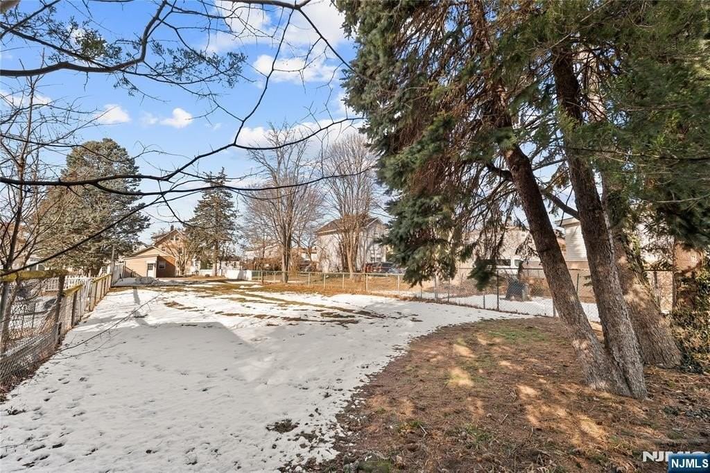 42 Livingston Ave - Photo 4 of 34