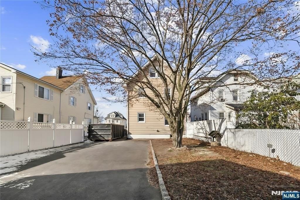 42 Livingston Ave - Photo 5 of 34