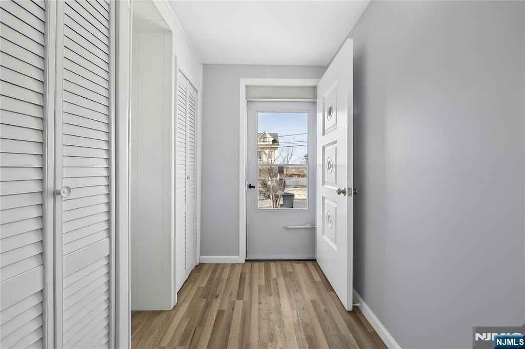 42 Livingston Ave - Photo 7 of 34