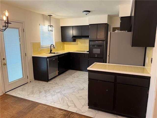 6121 Stratford Pl - Photo 3 of 16