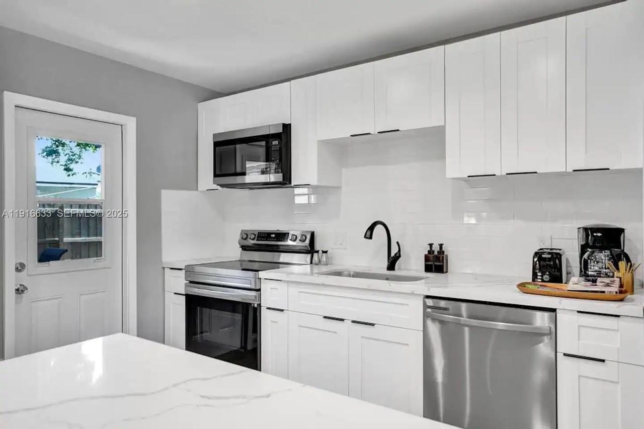 1573 Ne 30th Ct - Photo 5 of 8