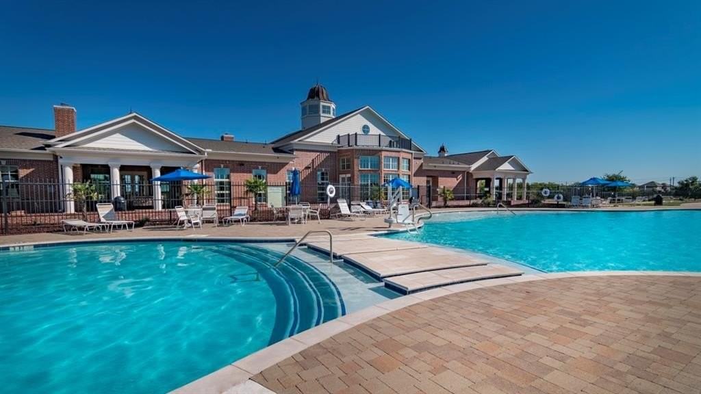 745 John Adams Ct - Photo 2 of 33