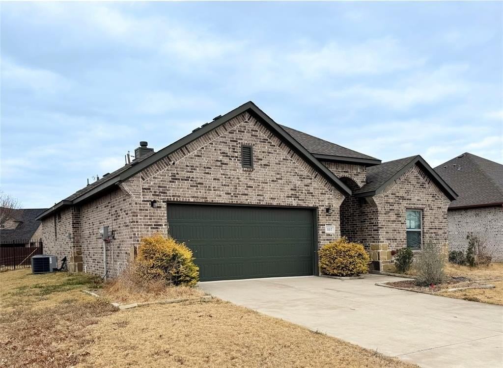 557 S Utah St - Photo 2 of 39