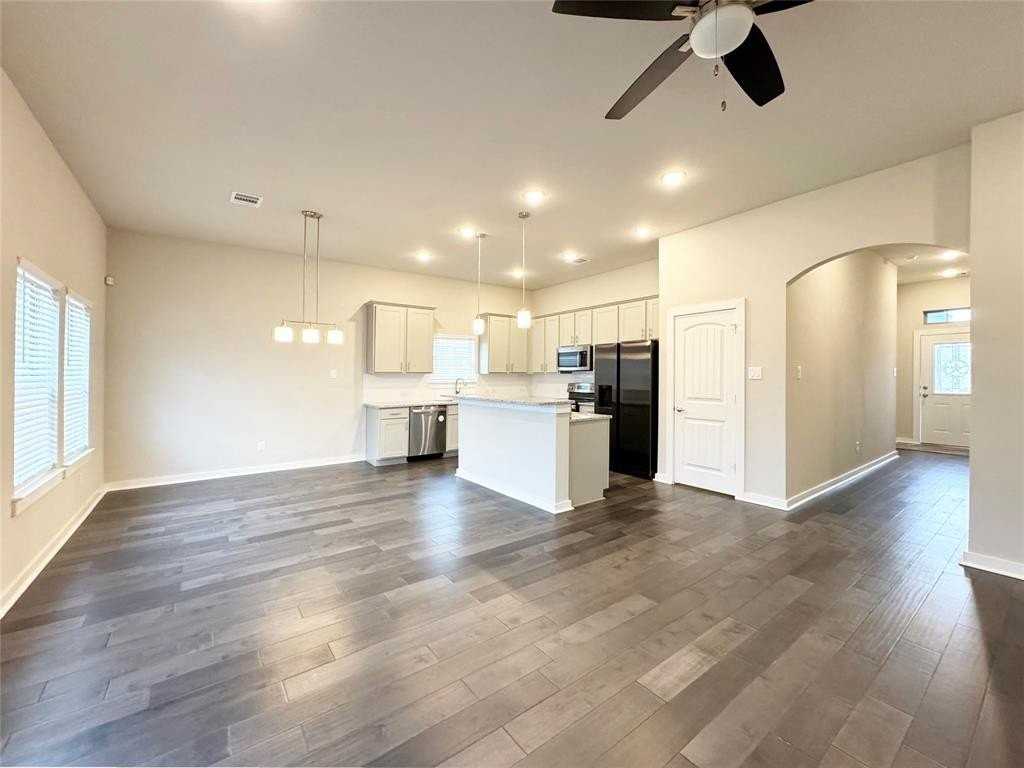 557 S Utah St - Photo 4 of 39