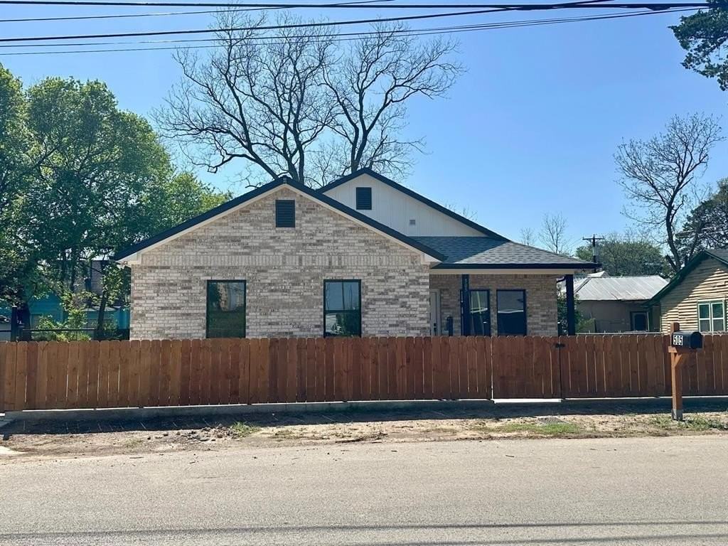 505 N Wilhite St - Photo 2 of 11