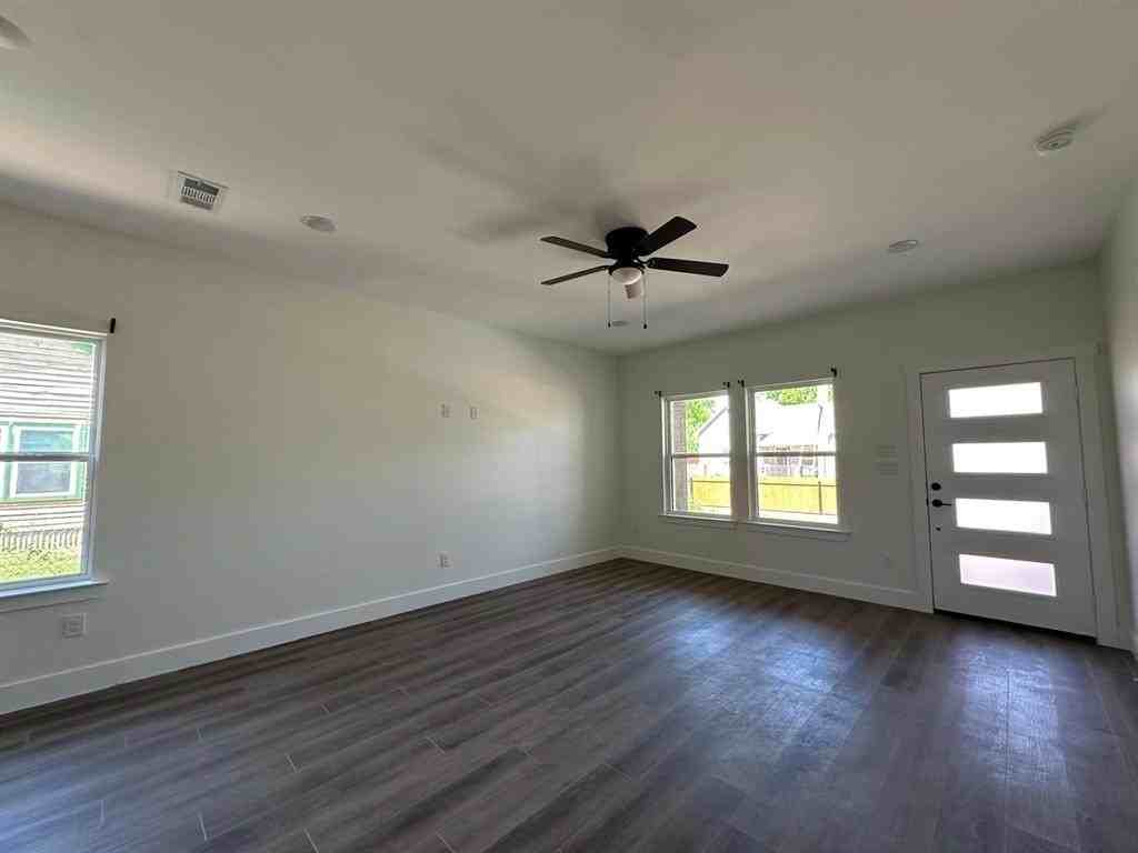 505 N Wilhite St - Photo 3 of 11