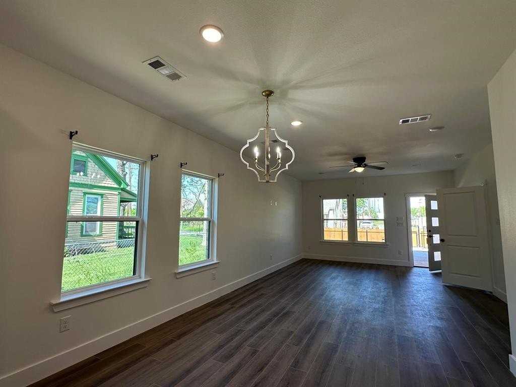 505 N Wilhite St - Photo 4 of 11