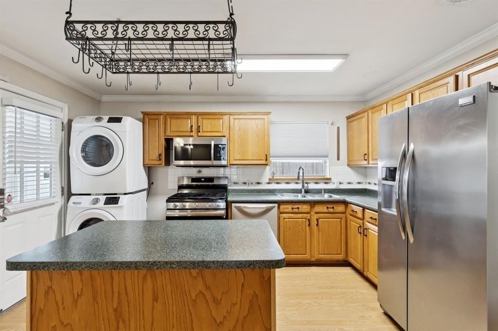 416 Oak St - Photo 7 of 22