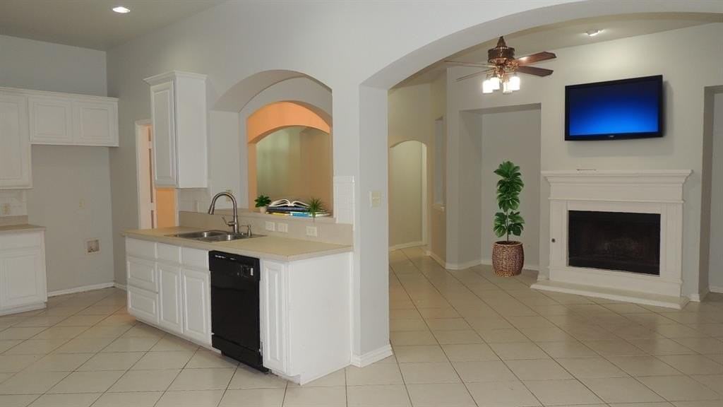 2521 Coffey Dr - Photo 3 of 34