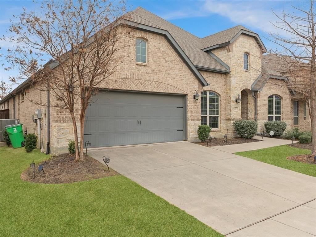 2217 Commons Way - Photo 2 of 37