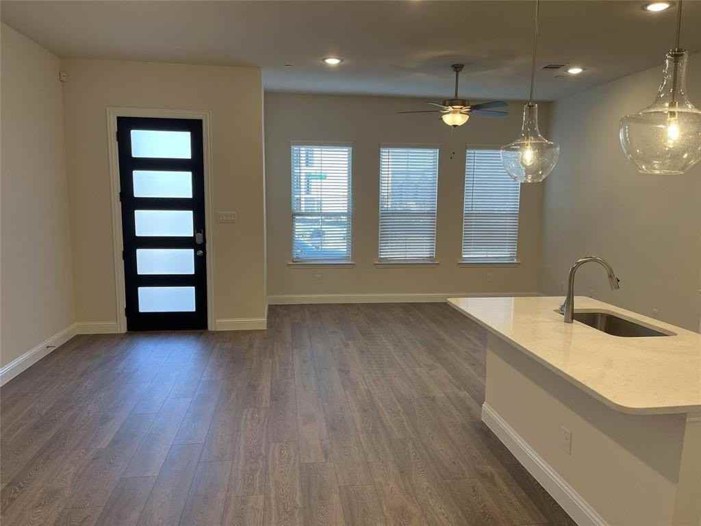 338 Almanor St - Photo 7 of 25