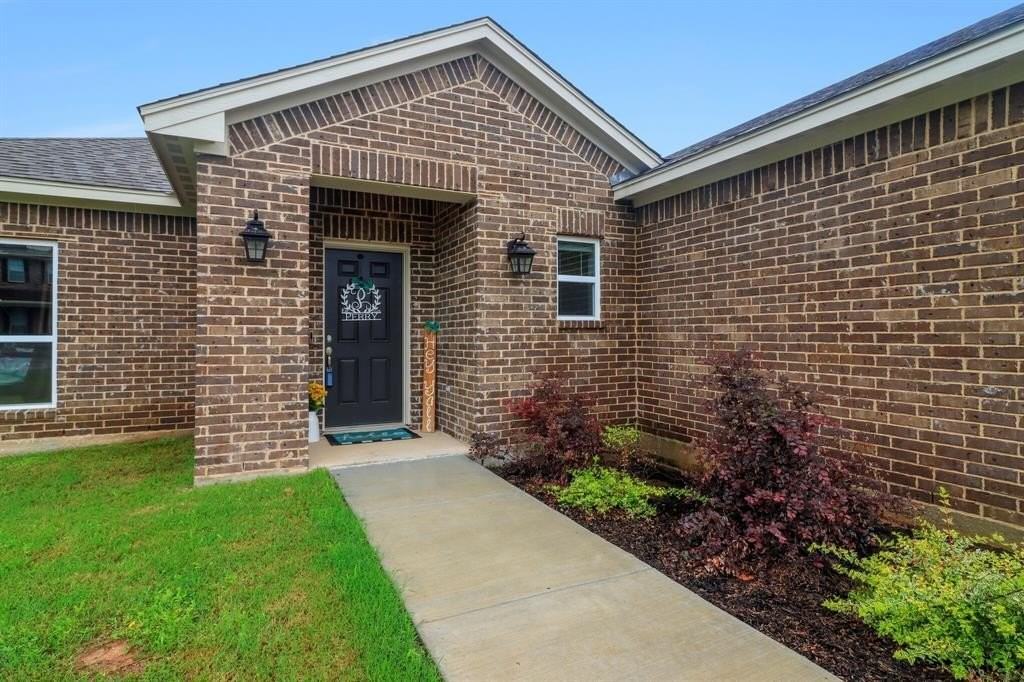 605 Madeline Ct - Photo 3 of 18