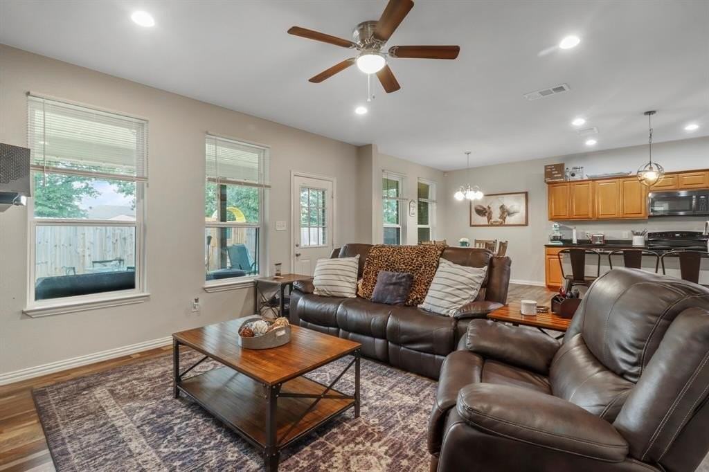 605 Madeline Ct - Photo 6 of 18