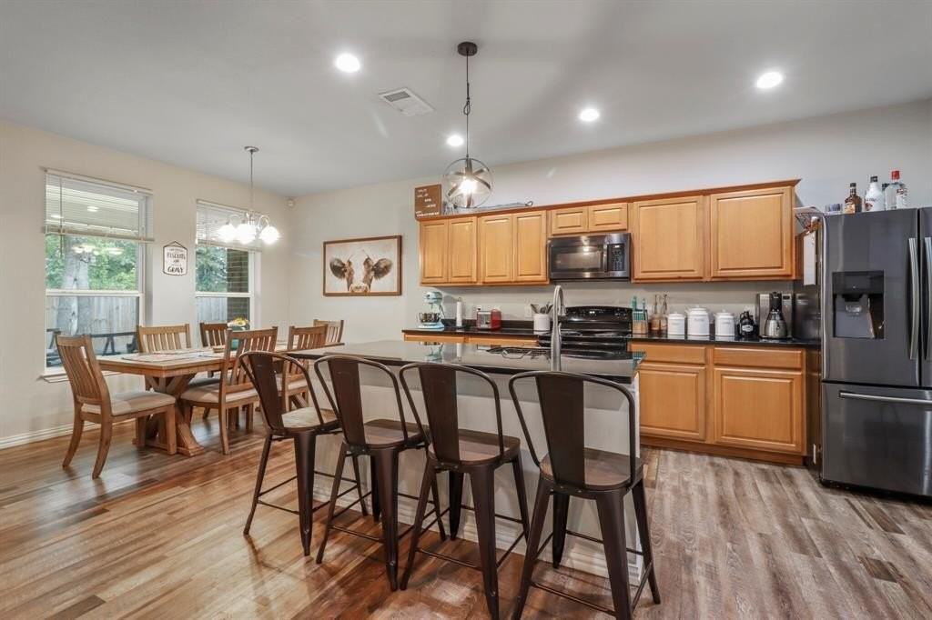 605 Madeline Ct - Photo 7 of 18