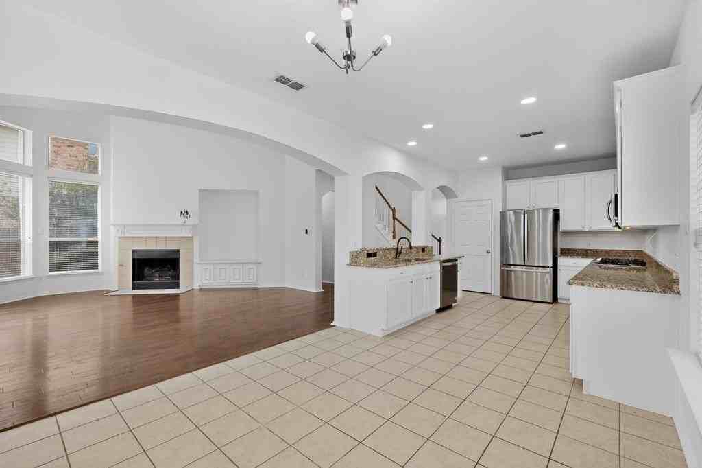 2050 Ashbourne Dr - Photo 5 of 38