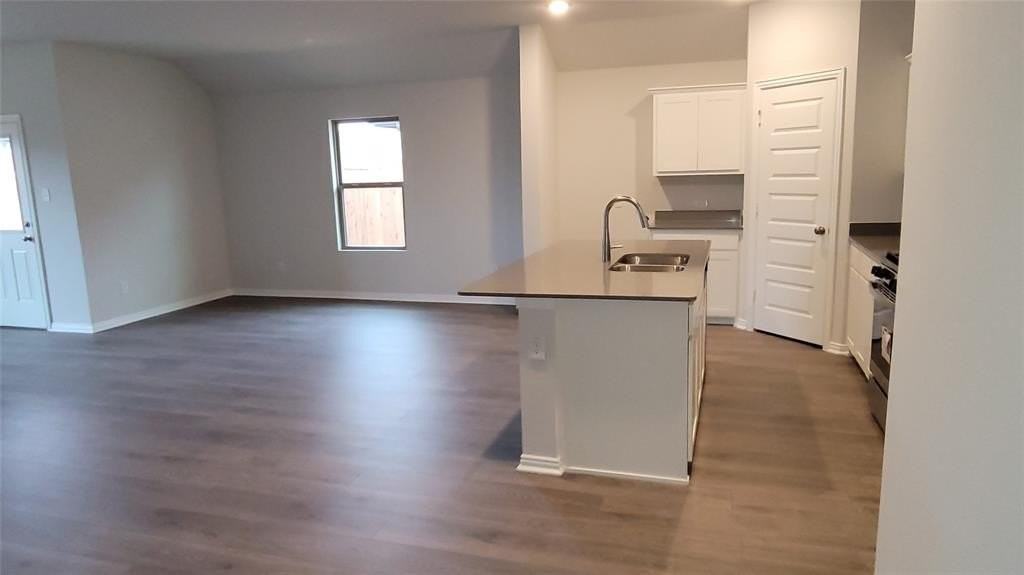 556 Meadow Run Dr - Photo 2 of 18