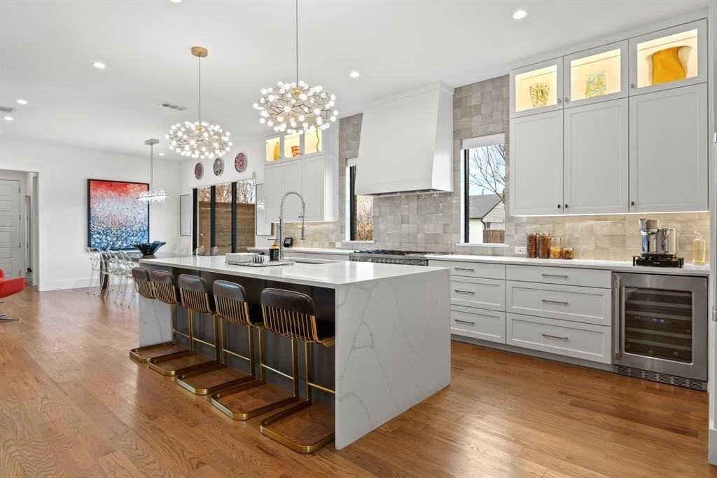 4902 Linnet Ln - Photo 4 of 40