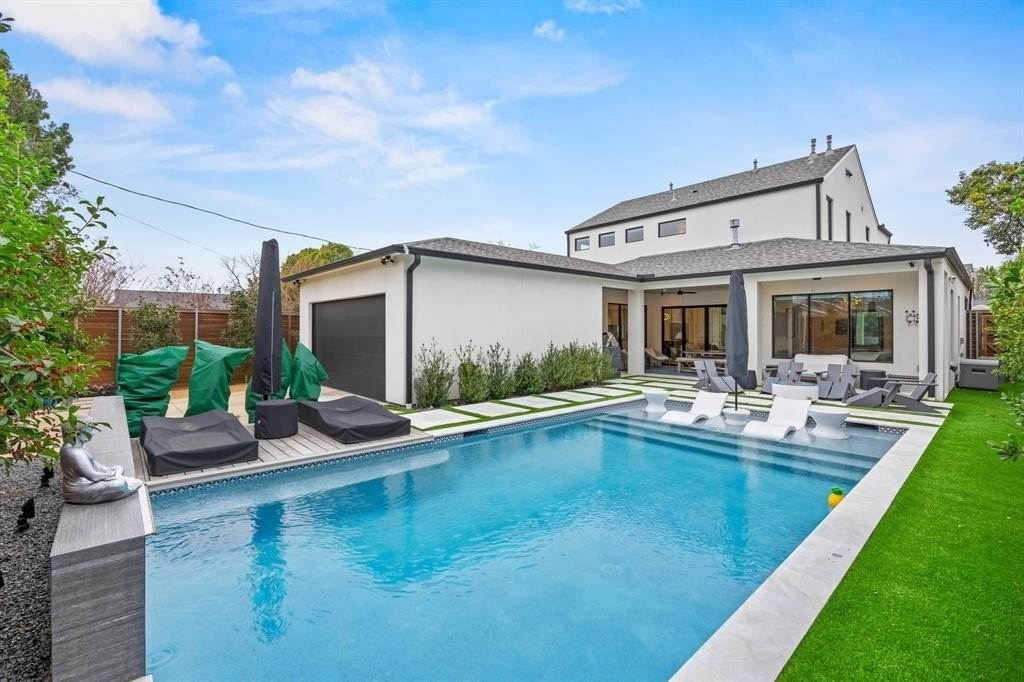 4902 Linnet Ln - Photo 3 of 40