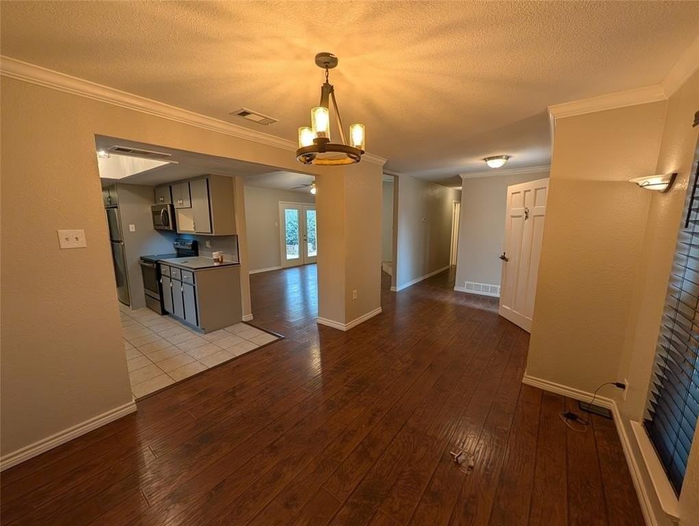 1609 Crockett St - Photo 4 of 19