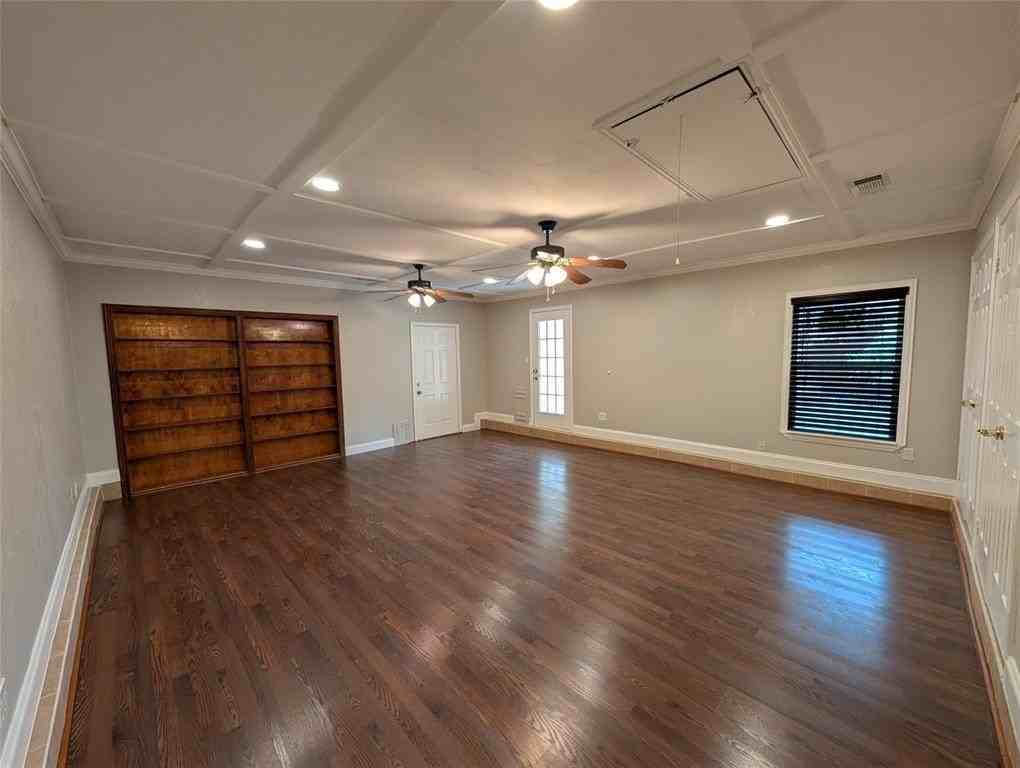 1609 Crockett St - Photo 6 of 19