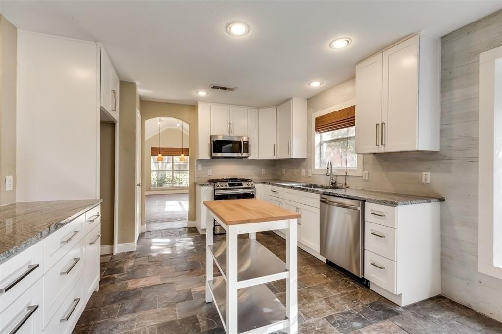 1875 Oak Bend Dr - Photo 4 of 36