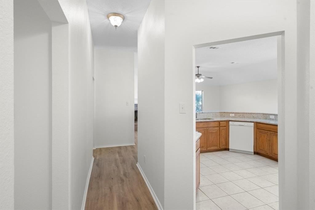 8008 Peregrine Trl - Photo 5 of 27