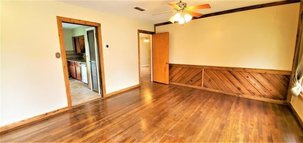 1111 Avenue A - Photo 3 of 34