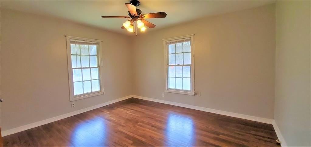 1111 Avenue A - Photo 7 of 34