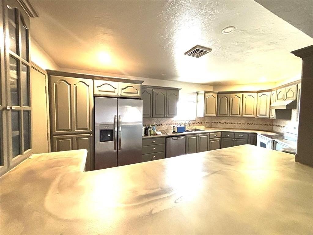 3301 Nw 64th St - Photo 6 of 12