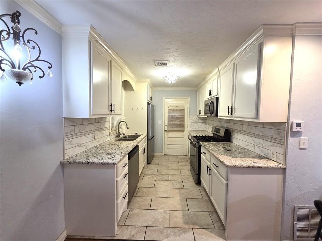 4701 N Independence Ave - Photo 6 of 24