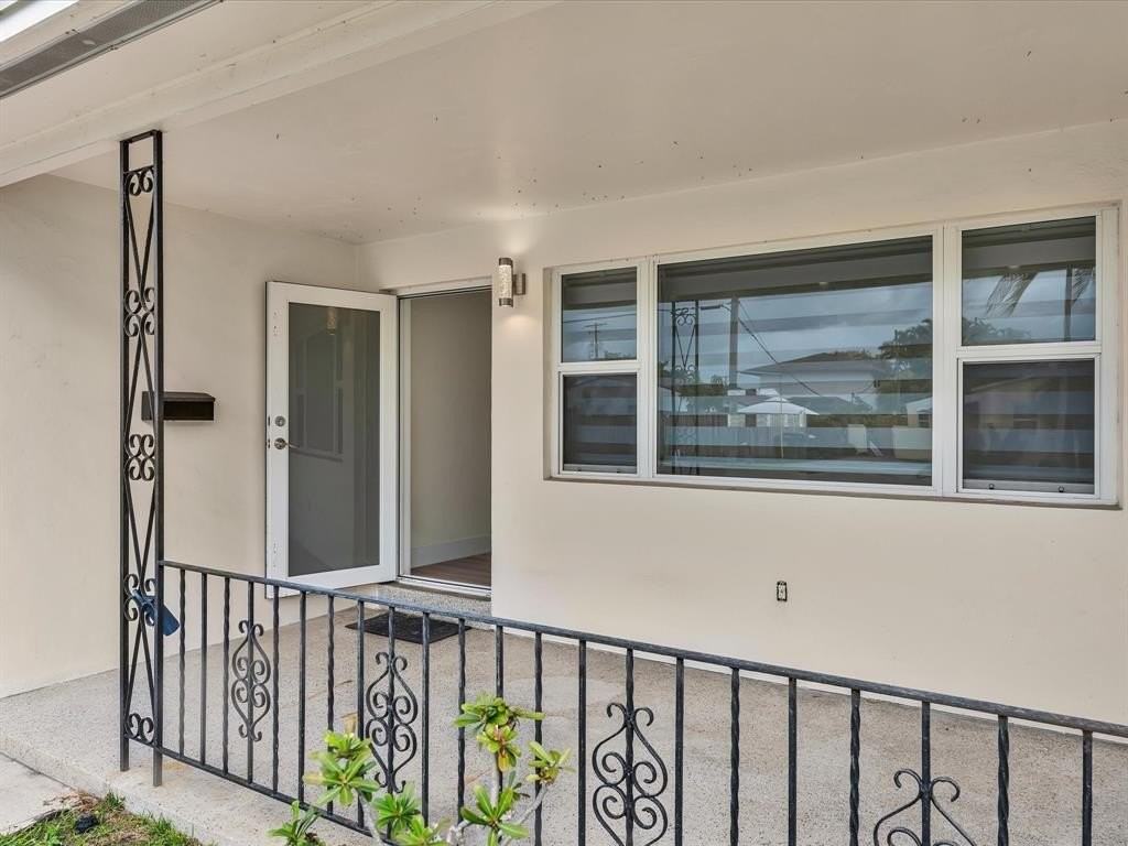 21 Se 11th St - Photo 2 of 22