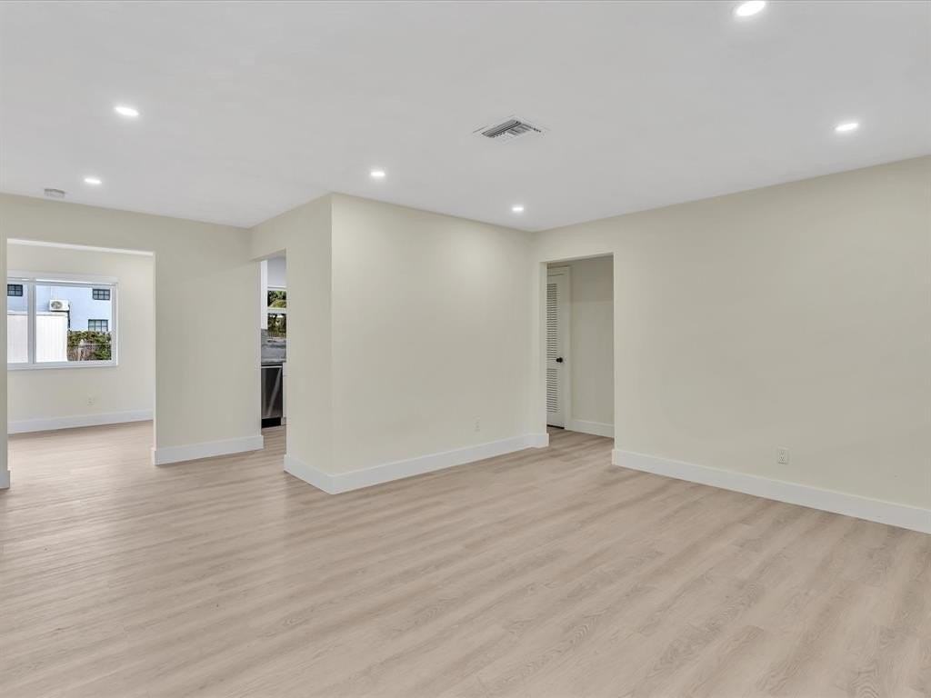 21 Se 11th St - Photo 3 of 22