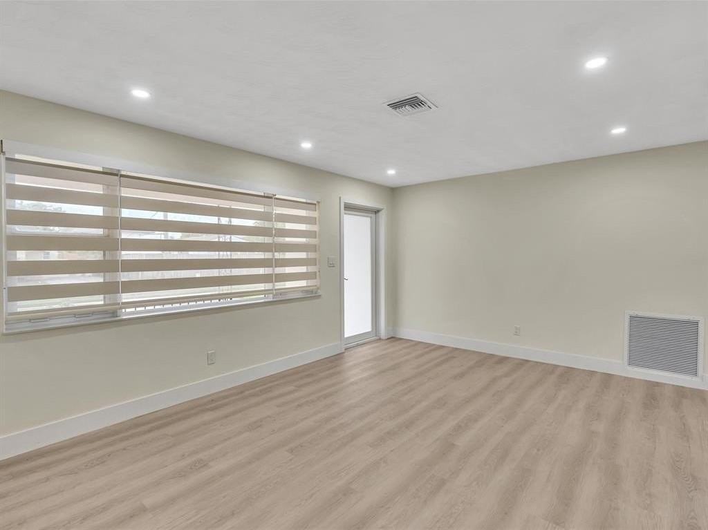 21 Se 11th St - Photo 5 of 22