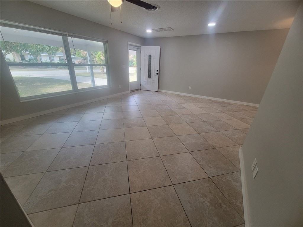 356 30th Ave - Photo 5 of 31