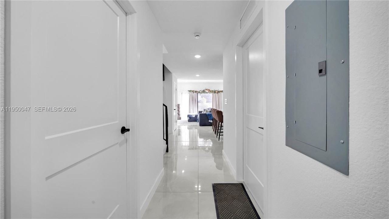 Nw 13th Ter - Photo 3 of 8