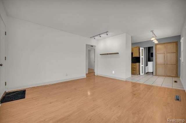 26435 Tawas St - Photo 5 of 20