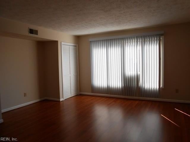 8 Pacific Dr - Photo 4 of 9