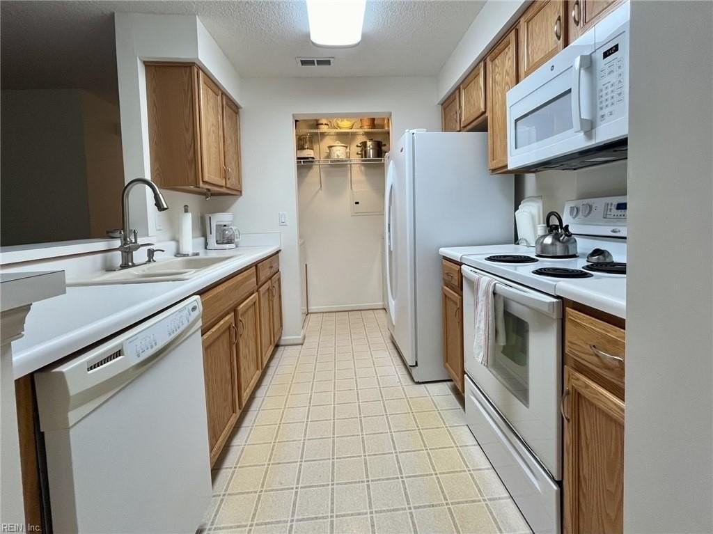 203 Bristol Cmn - Photo 6 of 12