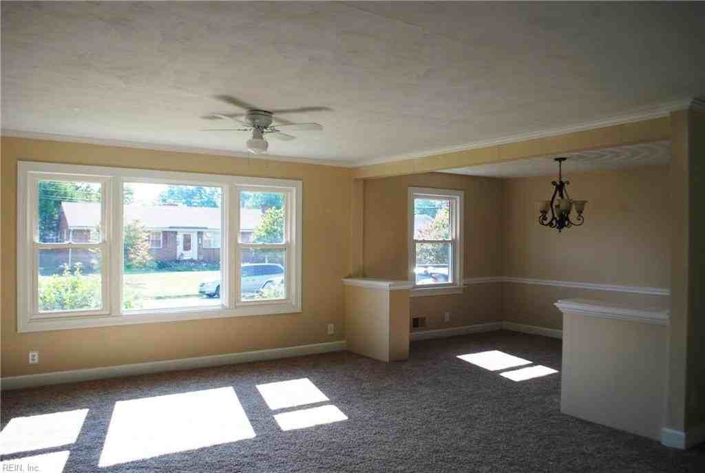 1916 Rosemary Ln - Photo 4 of 19