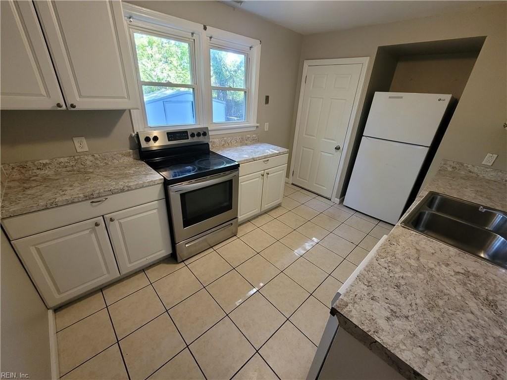 1551 Spruce St #B - Photo 4 of 13